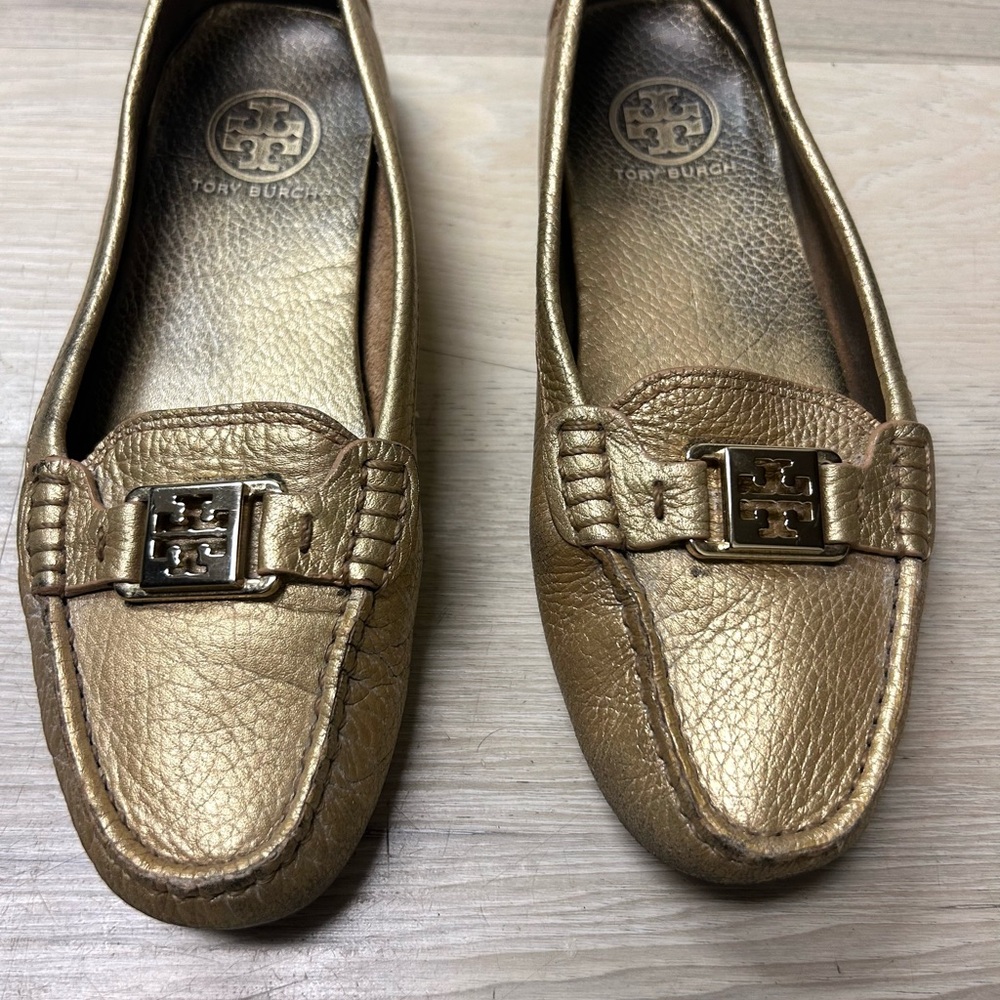 Tory Burch Loafers Kendrick Gold Leather Women Sz 8 Metallic Logo Driving Shoes - Picture 5 of 13